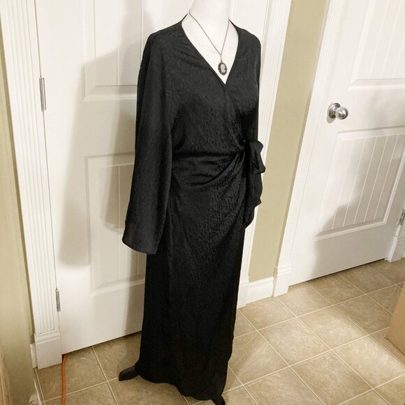 H&M Black silky satin bell sleeve dressing gown ~ MEDIUM LARGE duster dress robe - Picture 4 of 13